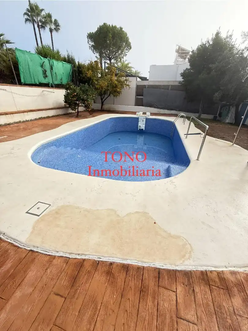 Swimming pool of Houses for sale in Écija  with Air Conditioner, Heating and Private garden