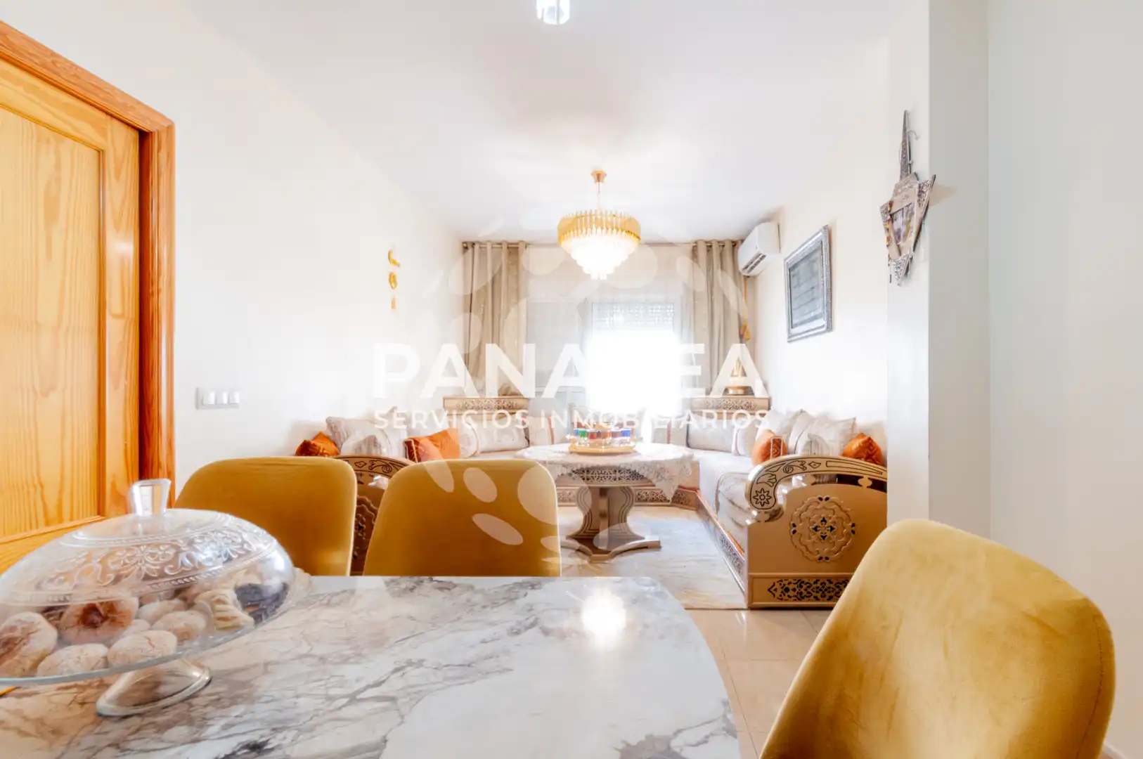Comedor de Piso en venta en Roquetas de Mar con Amueblado, Horno y Lavadora