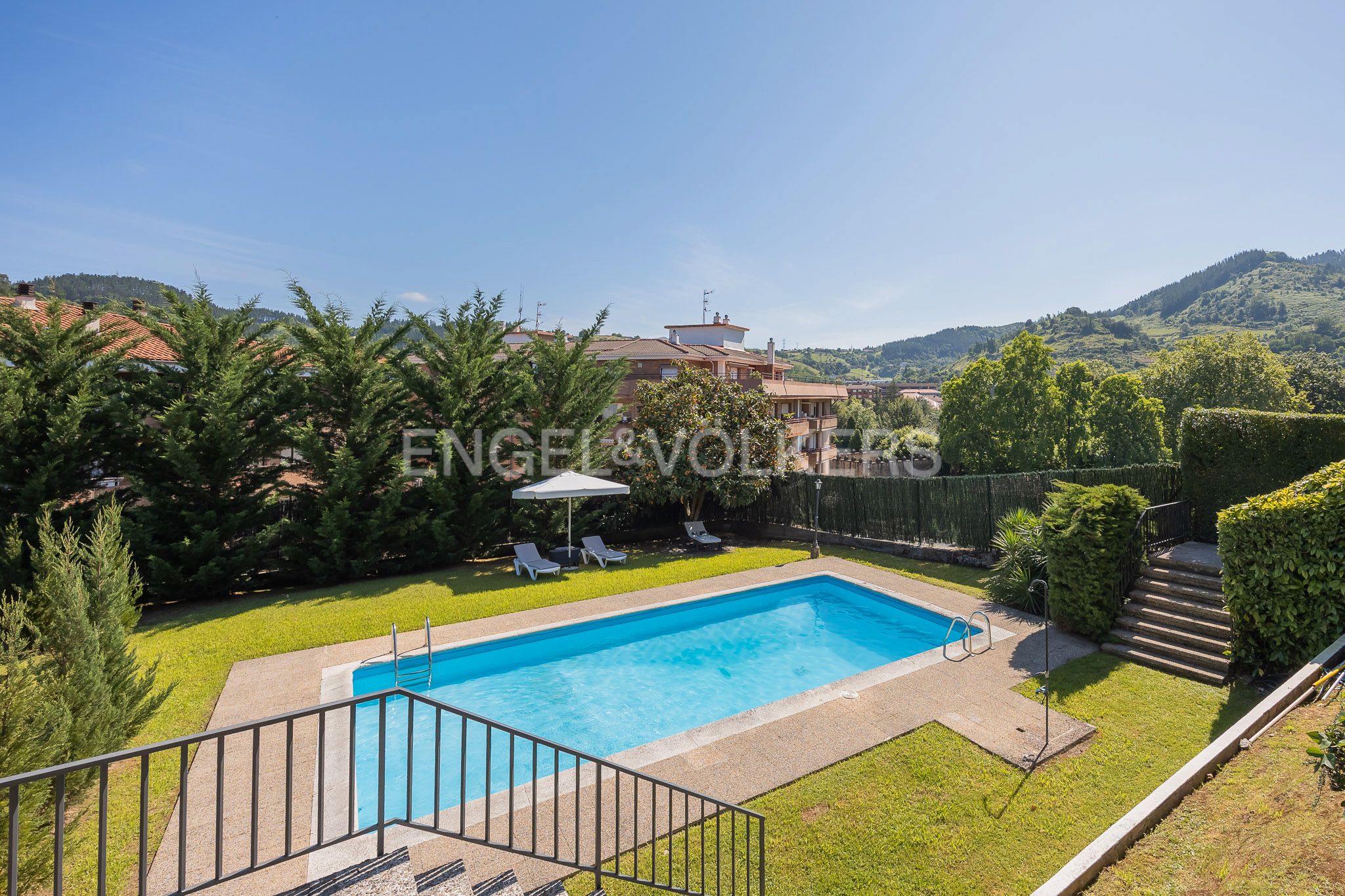 Piscina de Casa o xalet en venda en Zaldibar amb Calefacció, Jardí privat i Terrassa
