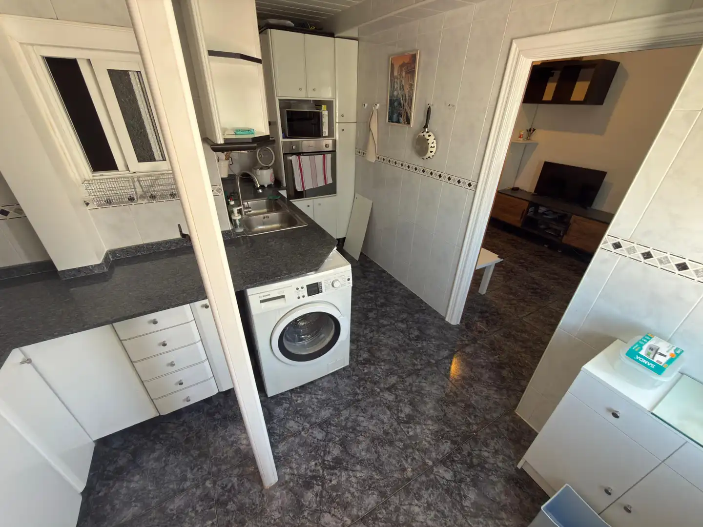 Kitchen of Flat for sale in Cornellà de Llobregat  with Air Conditioner, Oven and Washing machine