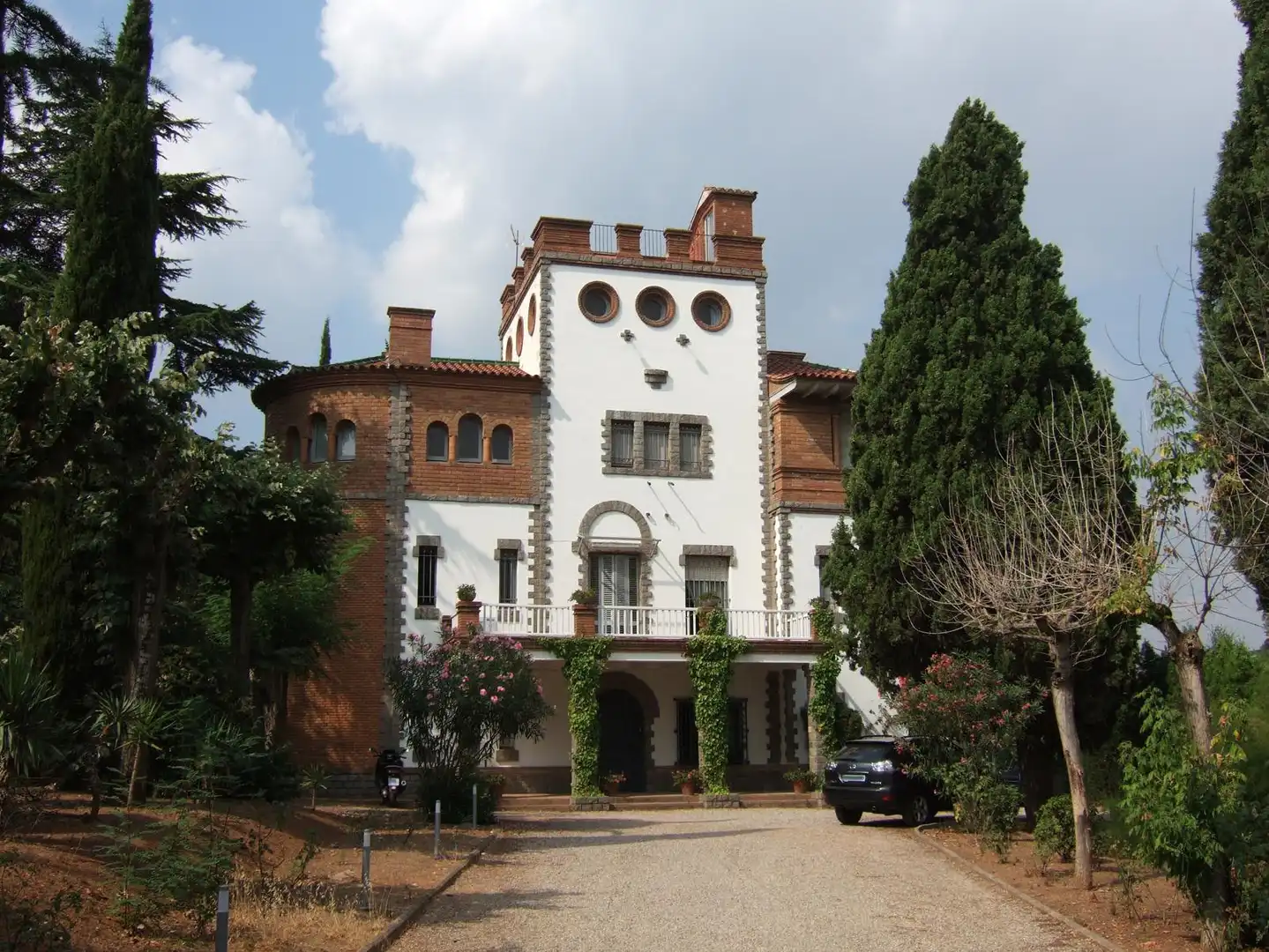 Exterior view of Houses for sale in Sant Cugat del Vallès  with Air Conditioner, Heating and Private garden