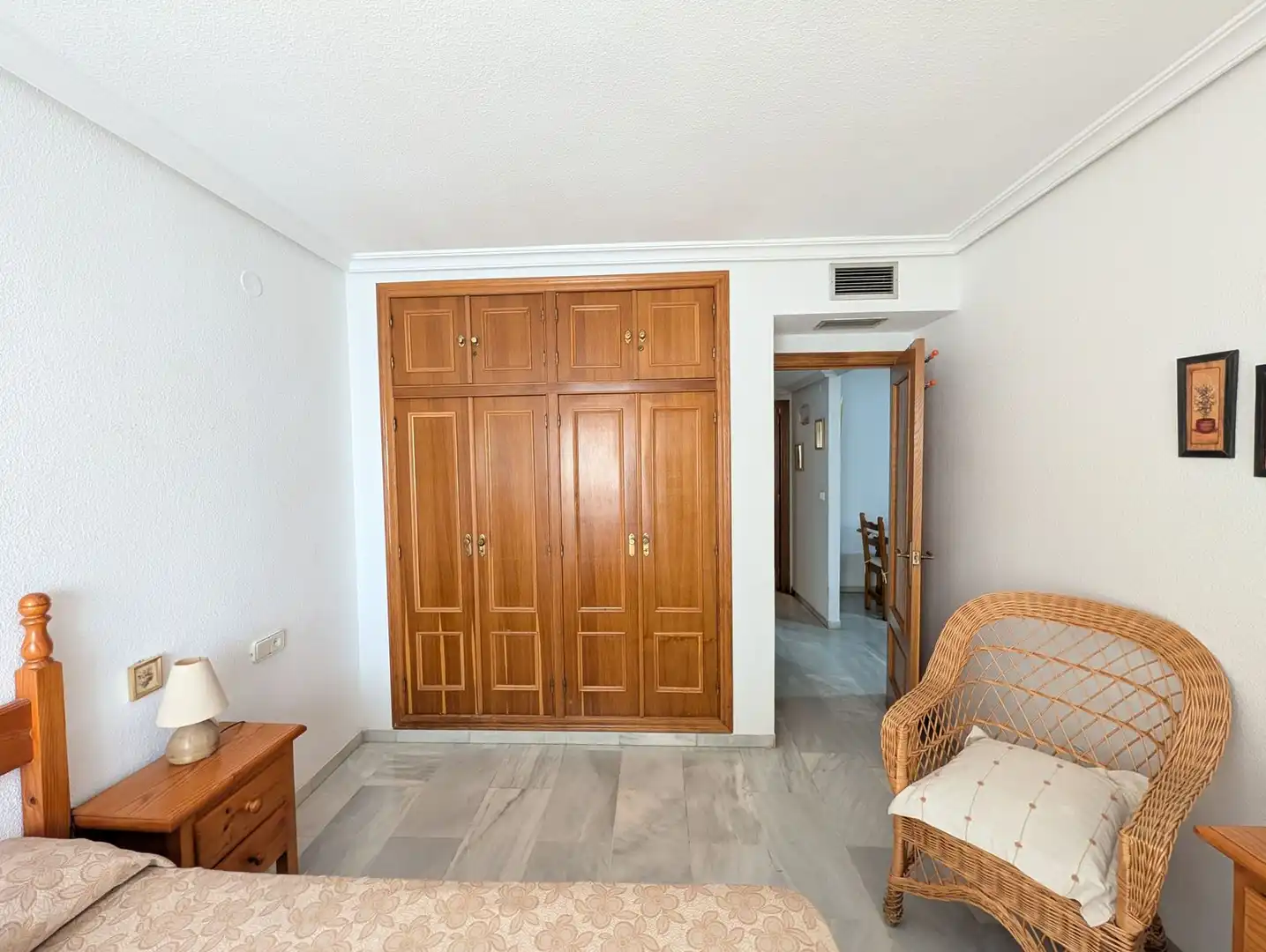 Habitación de Apartamento de alquiler en Estepona con Amueblado y Balcón