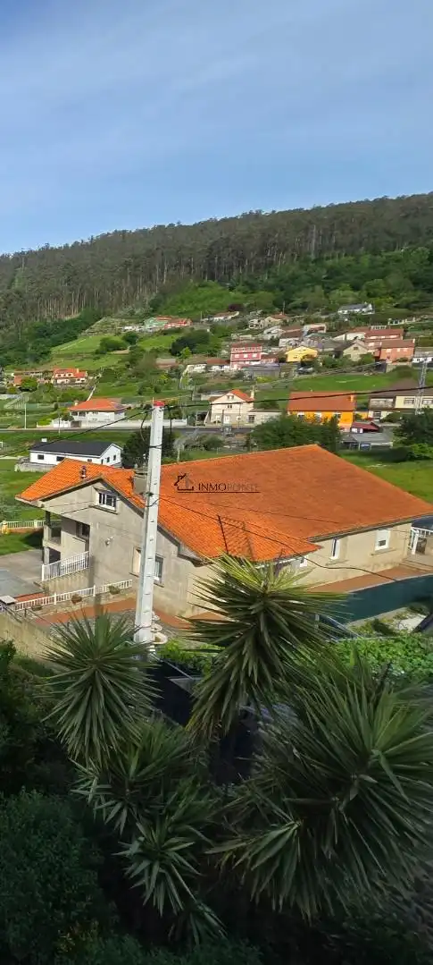Vista exterior de Casa o xalet en venda en Bueu amb Calefacció, Traster i Moblat