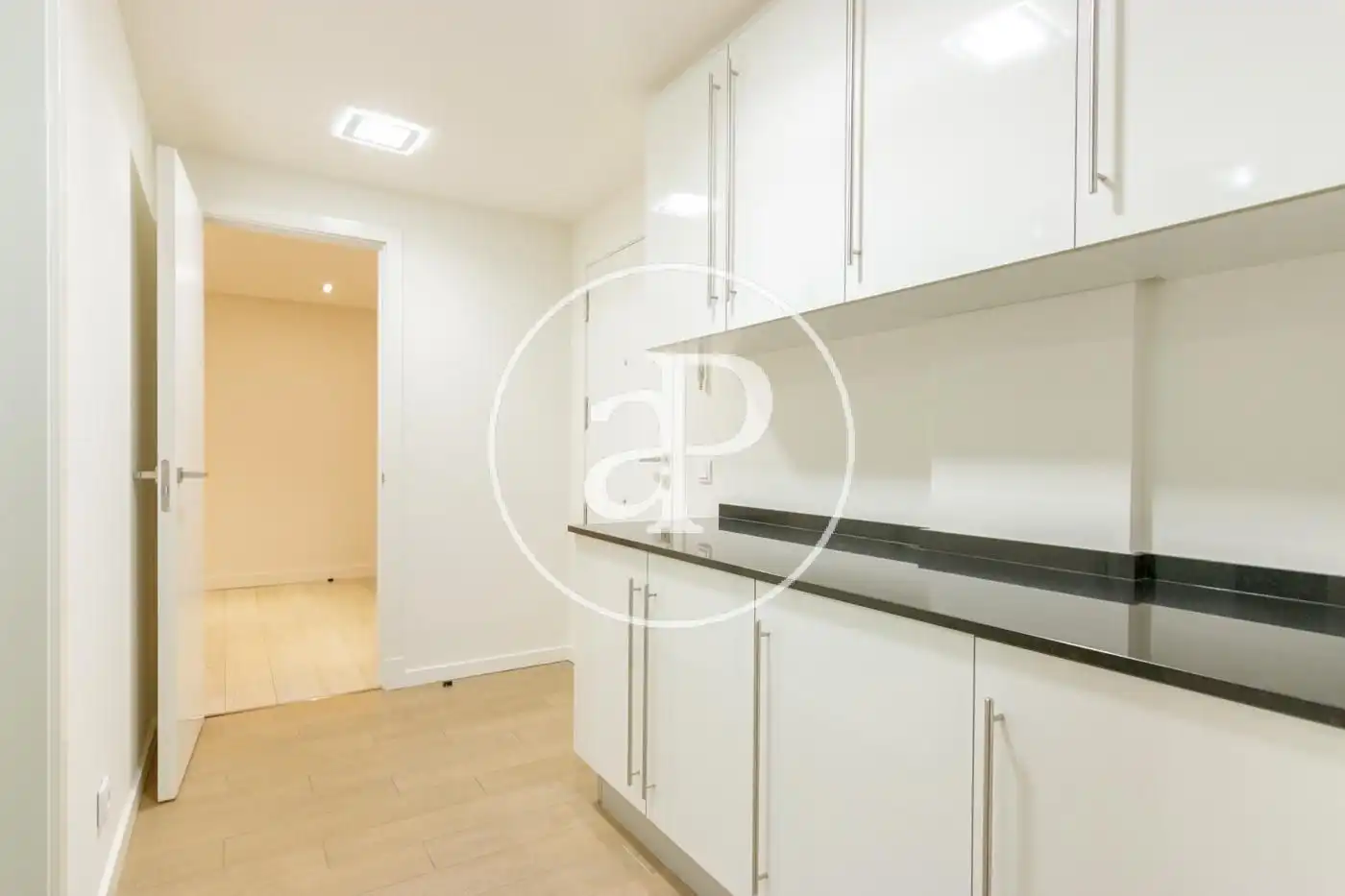 Cocina de Piso de alquiler en Madrid con Aire acondicionado, Calefacción y Jardín privado