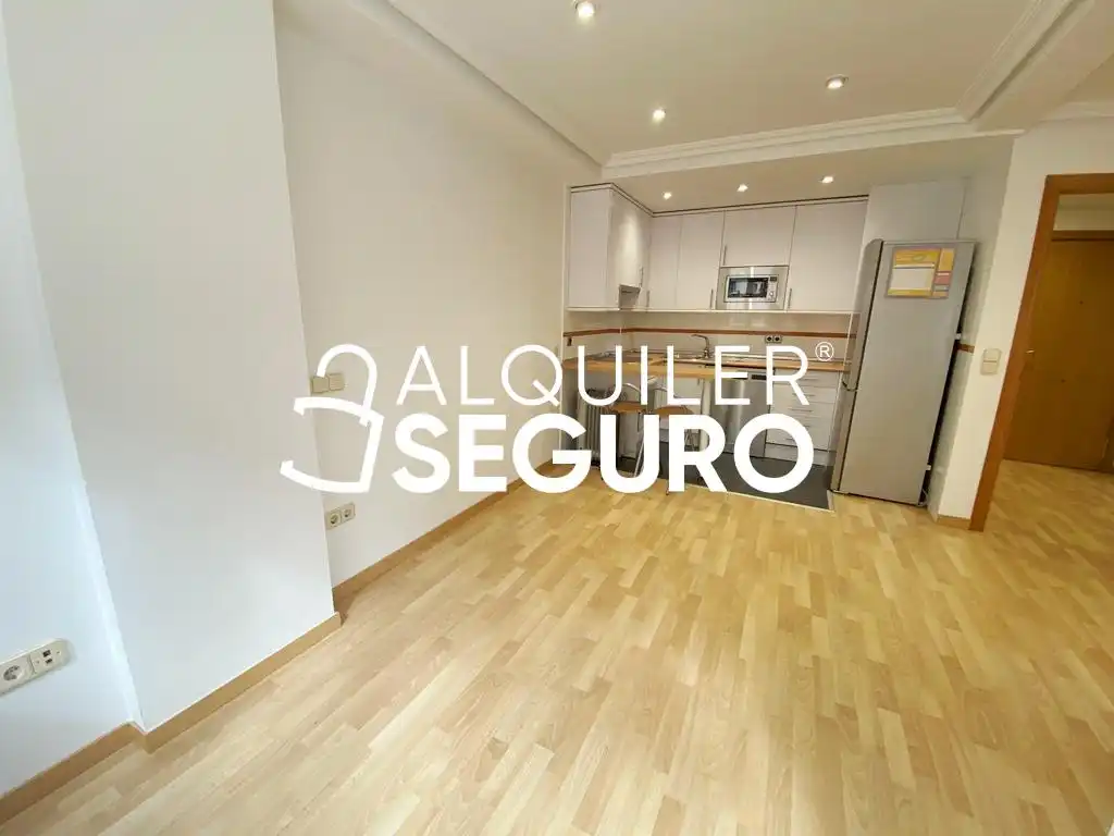 Kitchen of Flat for rent in Madrid  with Air Conditioner and Heating