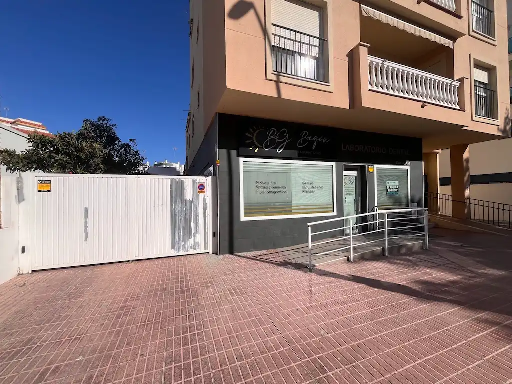 Local de lloguer en Rota amb Aire condicionat i Alarma