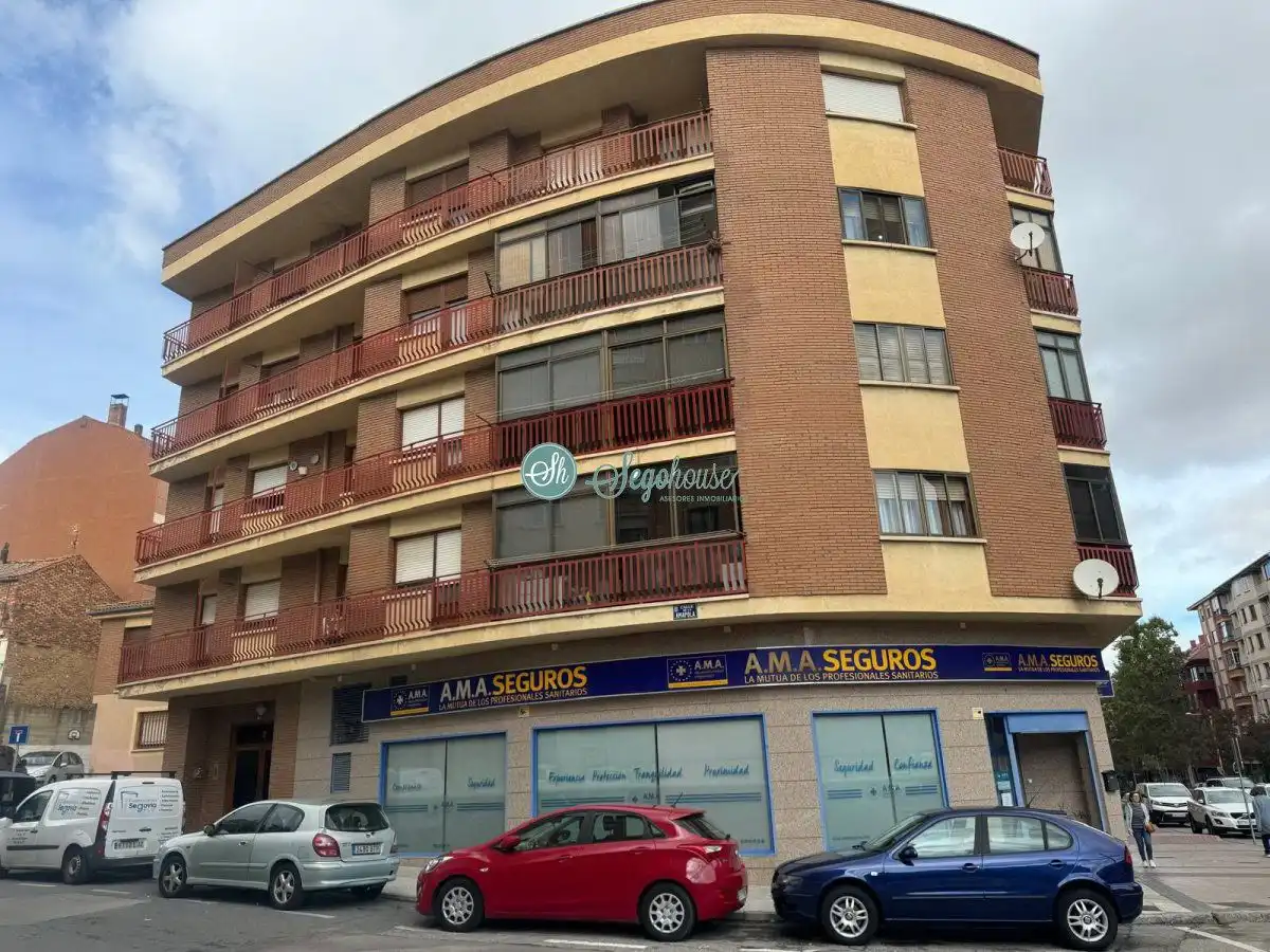 Vista exterior de Piso en venta en Segovia con Calefacción, Terraza y Trastero