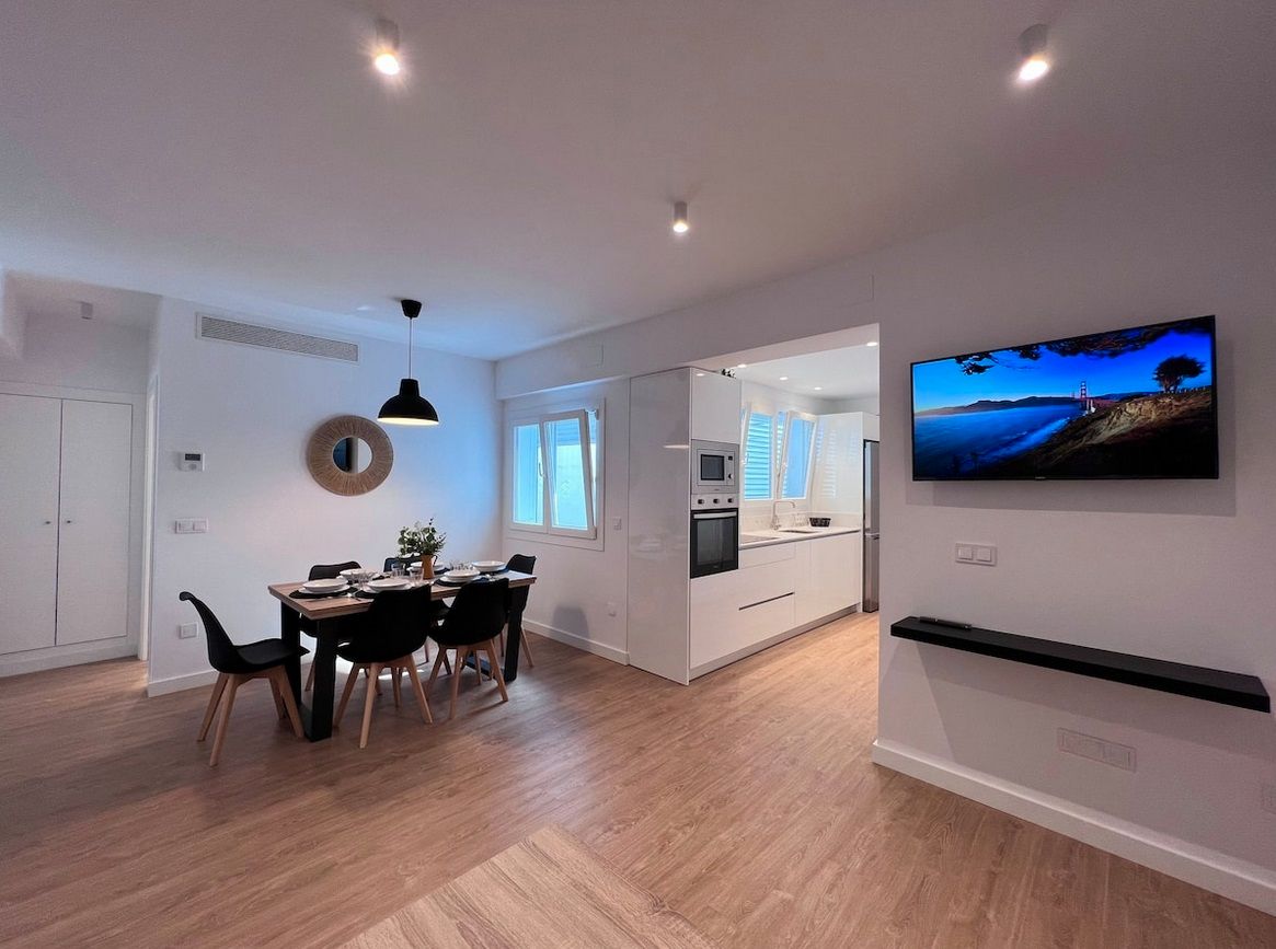 Menjador de Apartament de lloguer en  Sevilla Capital amb Aire condicionat, Calefacció i Parquet