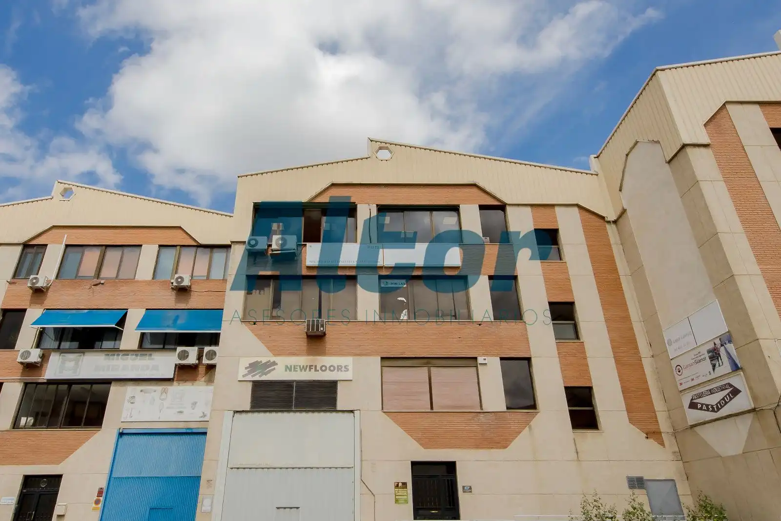 Vista exterior de Oficina en venda en Madrid amb Aire condicionat i Calefacció