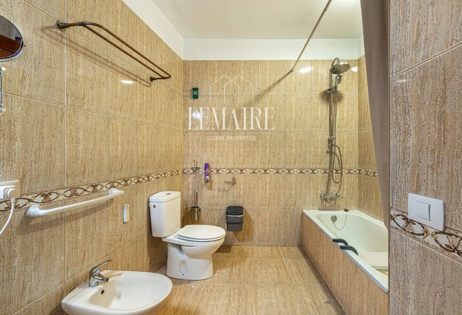 Baño de Piso en venta en Arona con Terraza y Amueblado