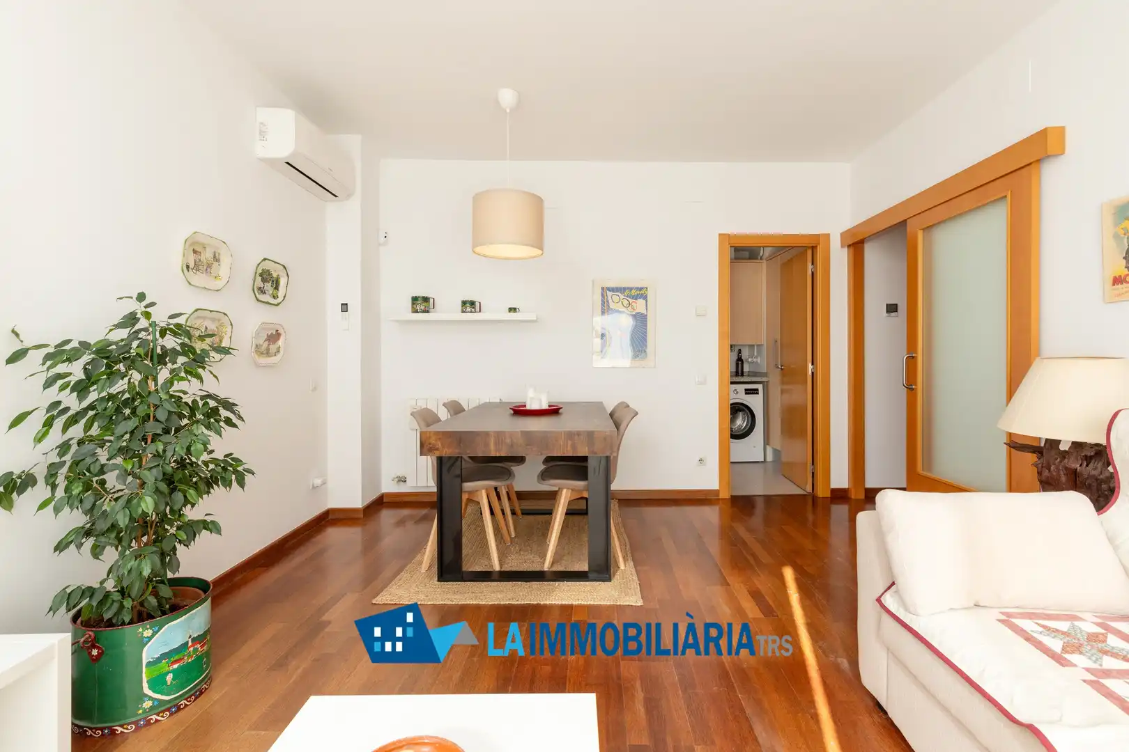 Außenansicht von Wohnung zum Verkauf in Terrassa mit Klimaanlage, Heizung und Terrasse