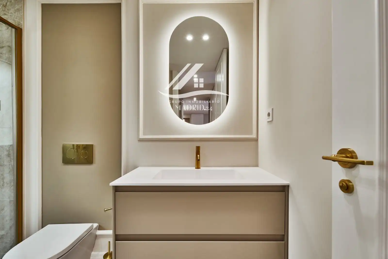 Piso con ascensor en venta en Calle de Piamonte, imagen 10