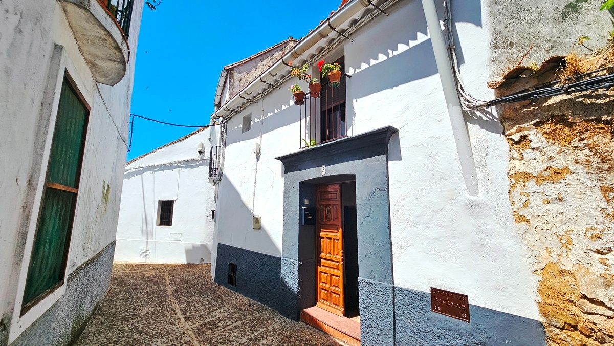 Vista exterior de Casa o xalet en venda en Castaño del Robledo amb Jardí privat, Terrassa i Traster