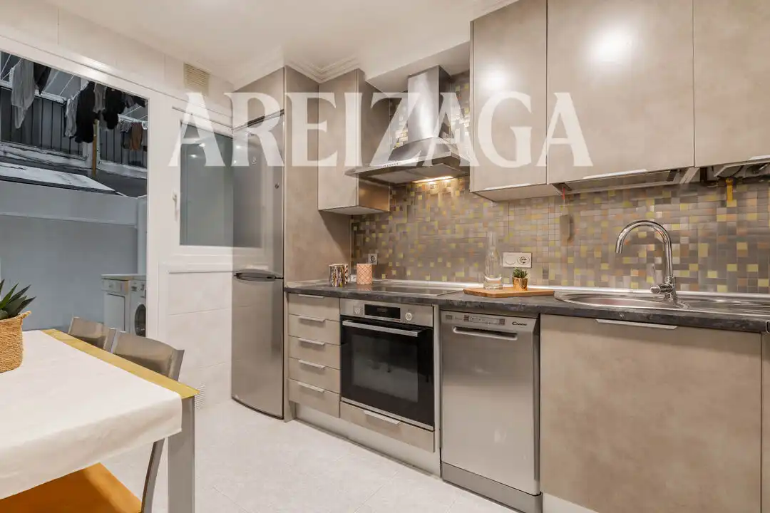 Cocina de Piso en venta en Donostia - San Sebastián  con Calefacción, Terraza y Balcón