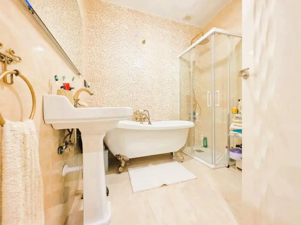 Bany de Casa o xalet en venda en Málaga amb Aire condicionat, Jardí privat i Terrassa