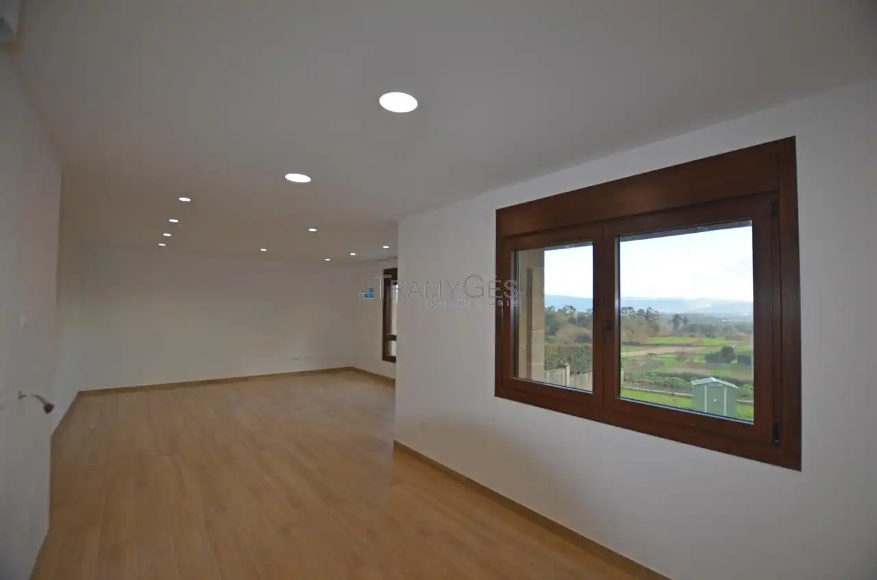 Sala d'estar de Casa o xalet en venda en Tomiño amb Calefacció, Jardí privat i Terrassa