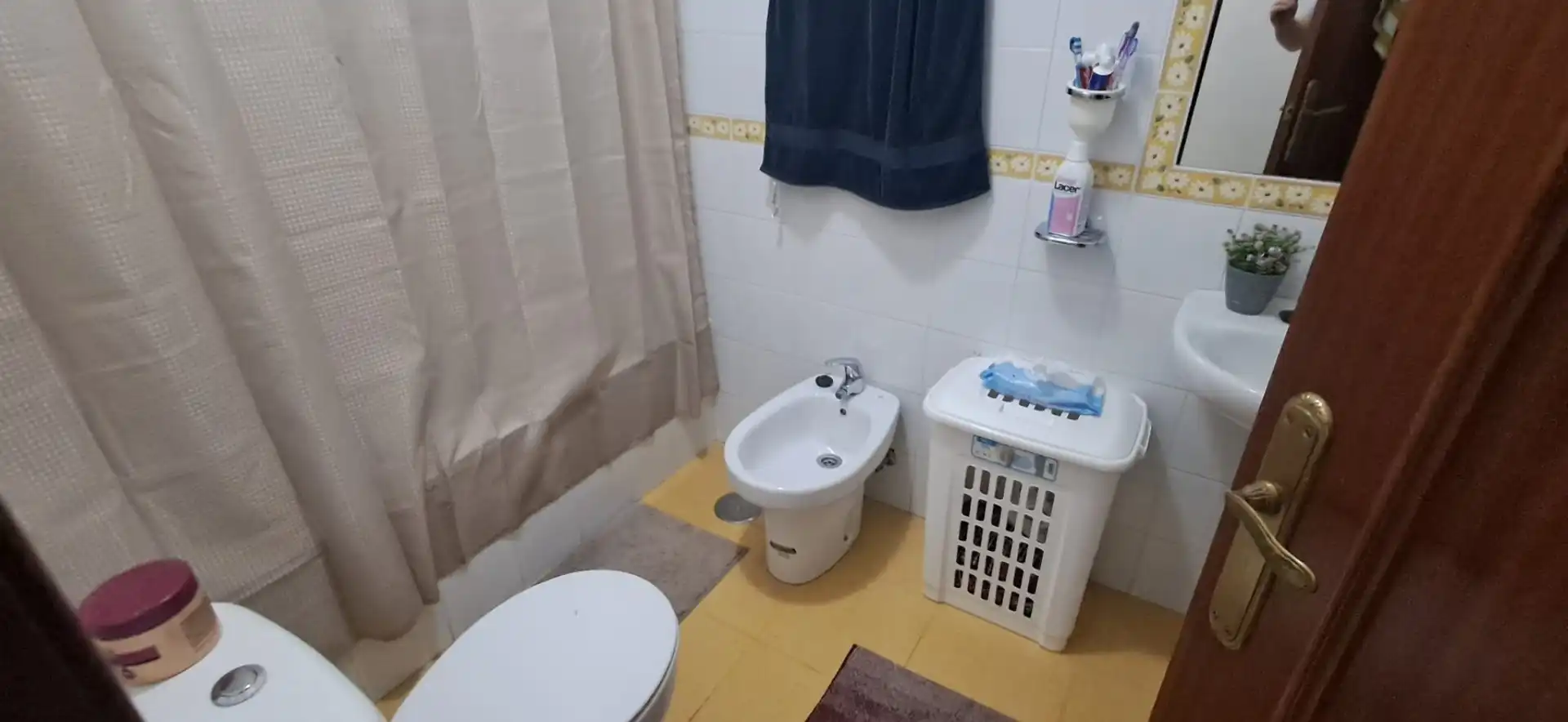 Baño de Piso en venta en Utrera con Aire acondicionado, Terraza y Balcón