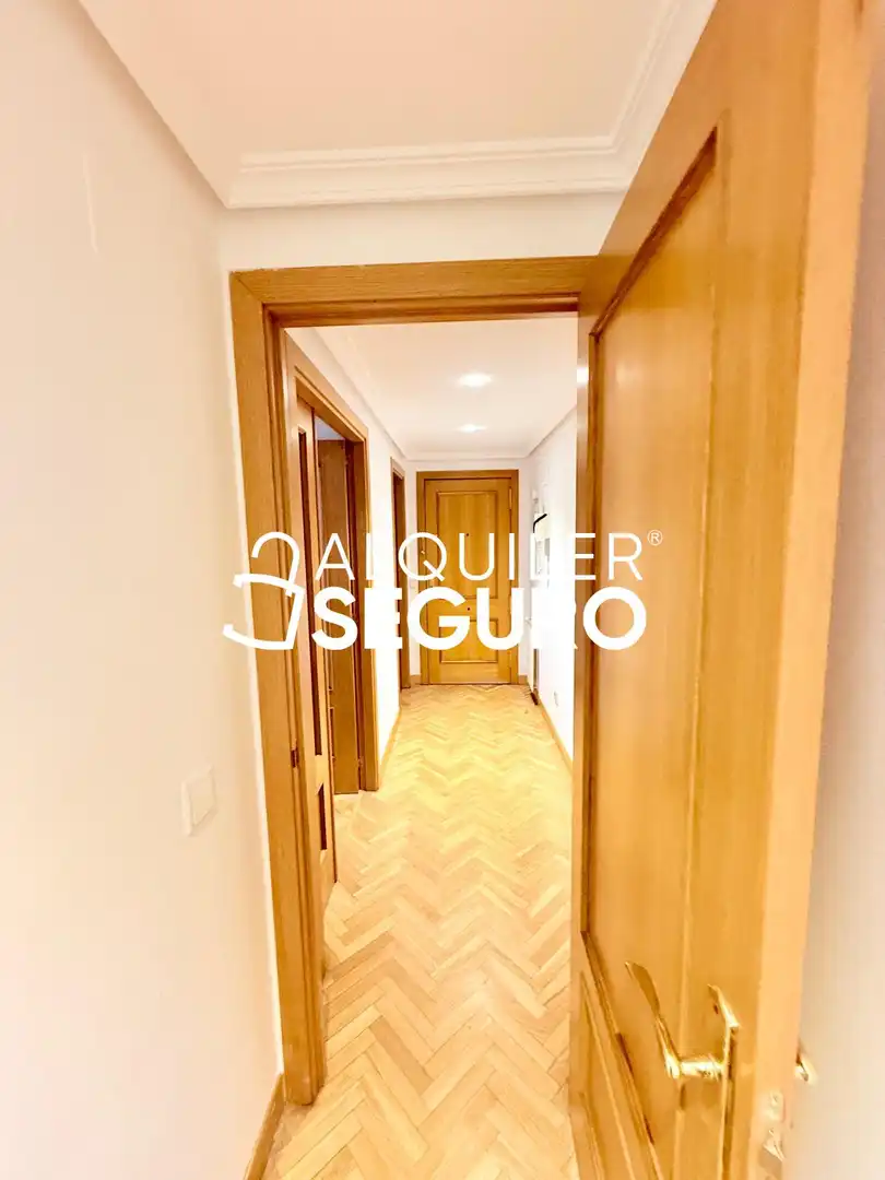 Flat for rent in Madrid  with Air Conditioner and Heating
