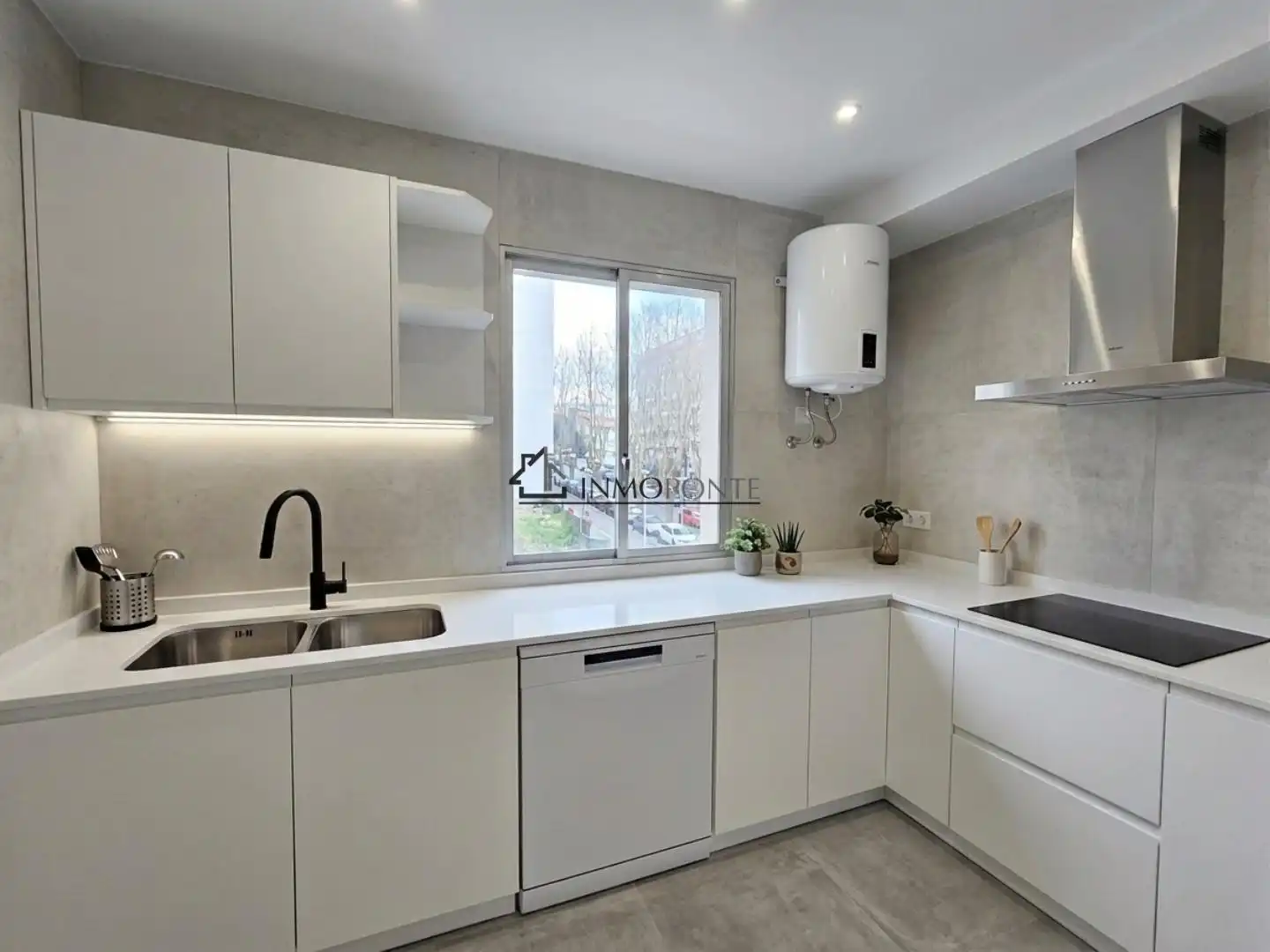 Küche von Wohnung zum Verkauf in Pontevedra Capital  mit Heizung, Parkett und Terrasse