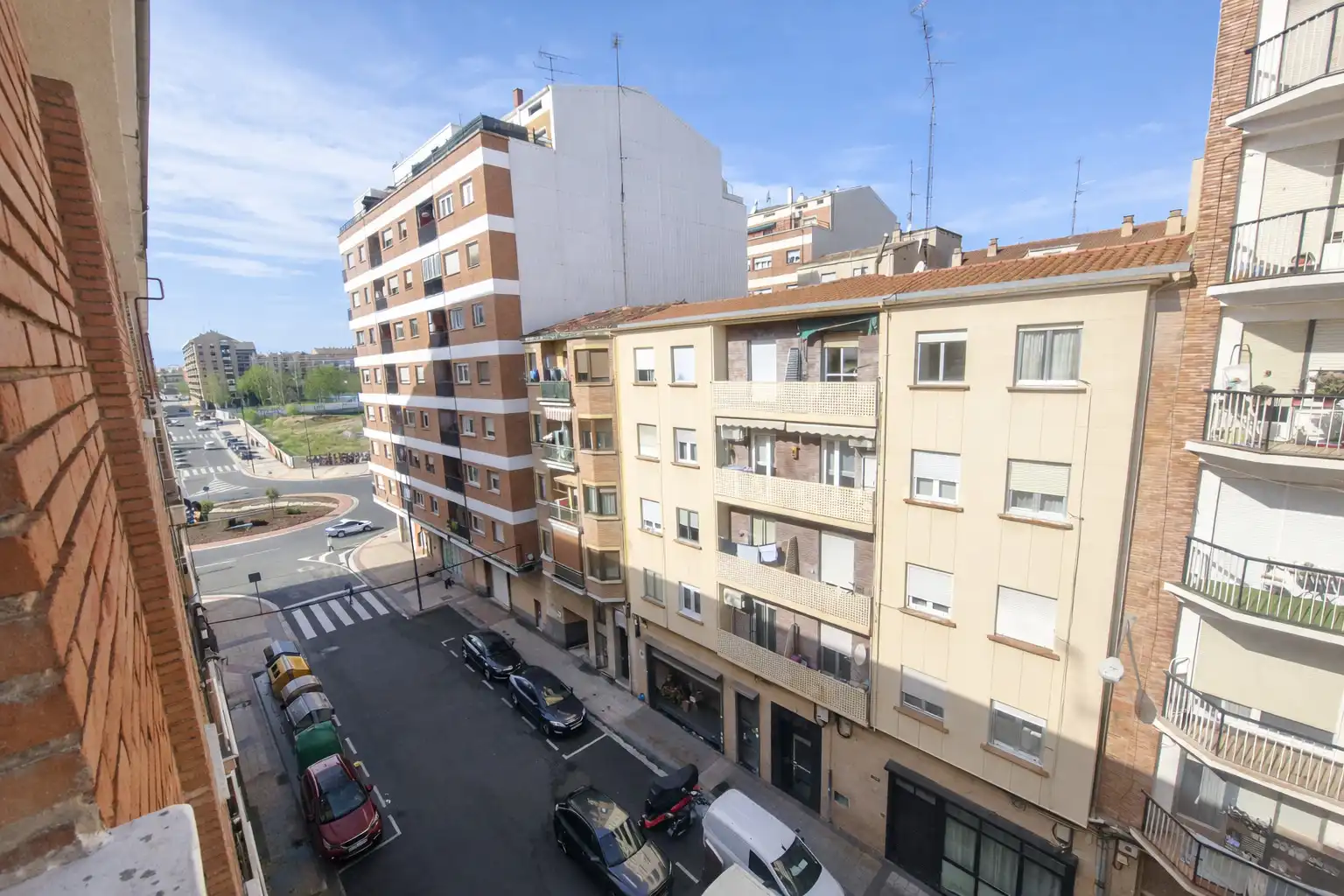 Vista exterior de Piso en venta en  Logroño con Calefacción, Parquet y Horno