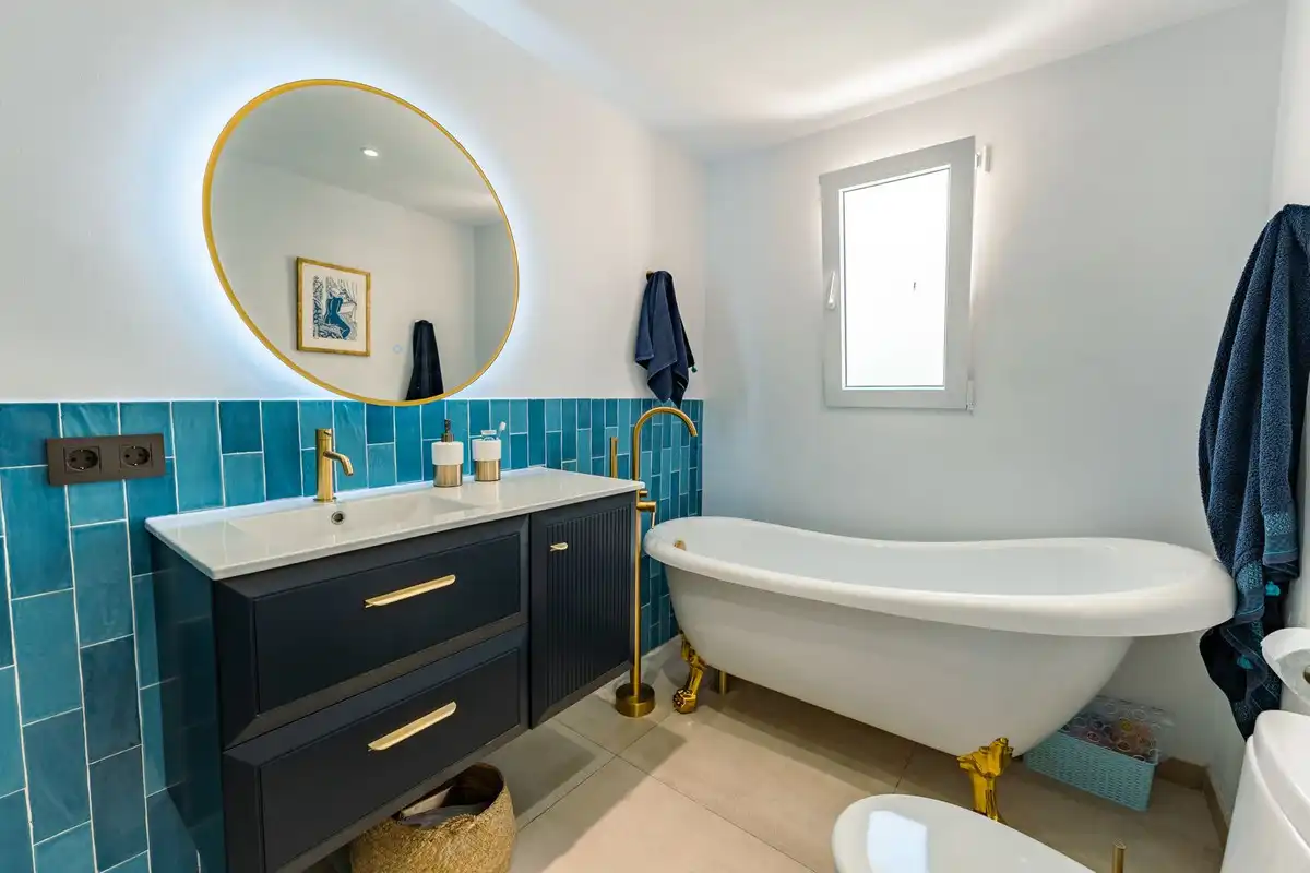 Bany de Casa o xalet en venda en Estepona amb Aire condicionat, Jardí privat i Terrassa