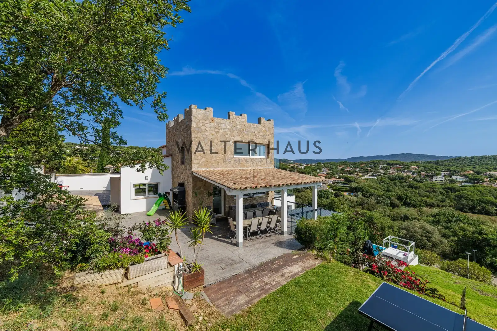 Villa con piscina in vendita a Carrer Llívia, imagen 3