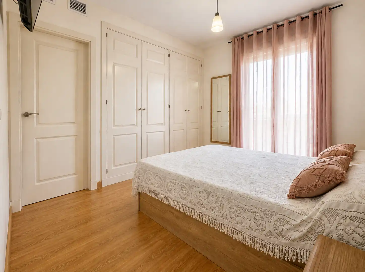 Habitación de Ático en venta en San Juan de Aznalfarache con Aire acondicionado, Calefacción y Terraza
