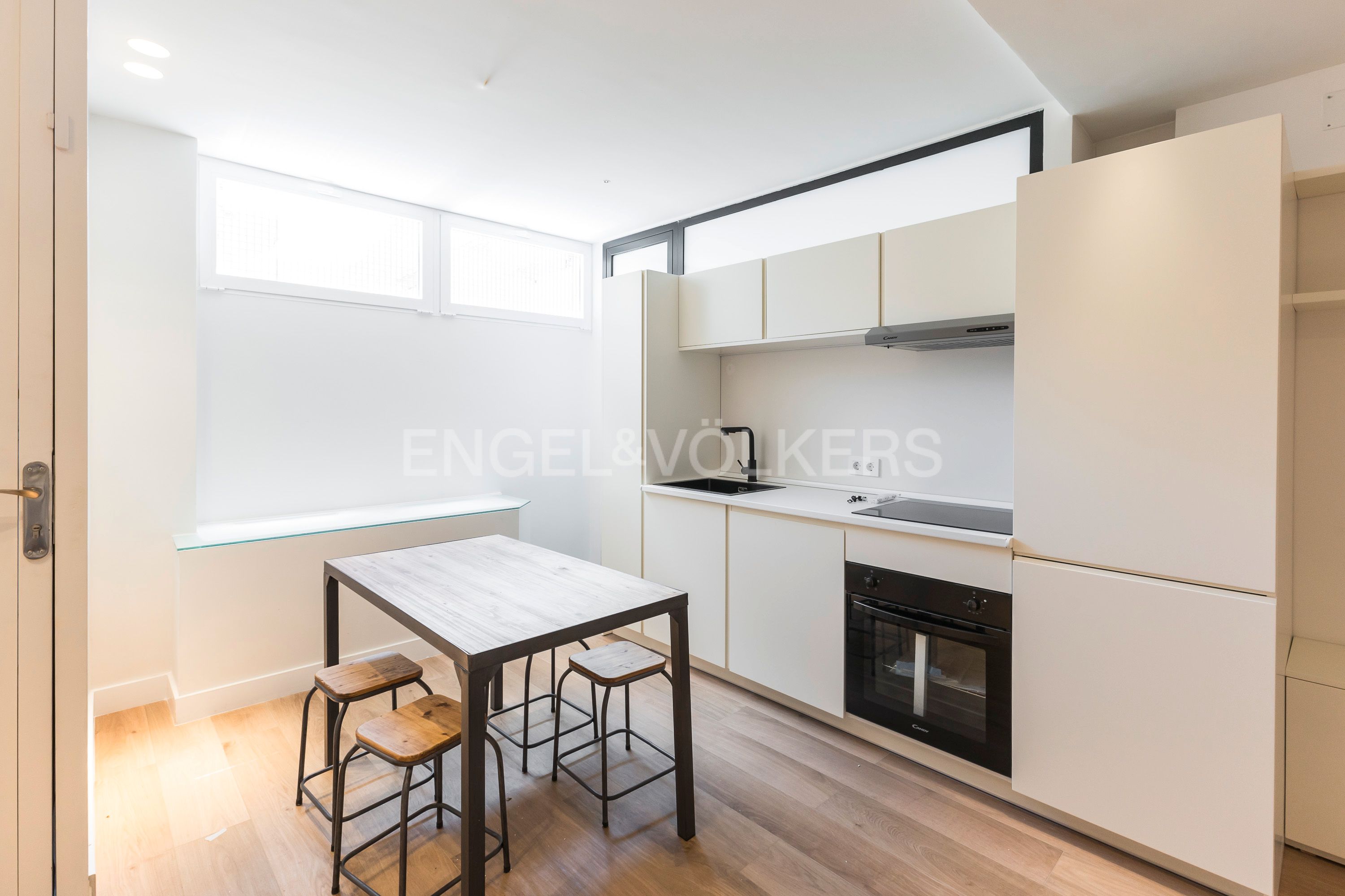 Cuina de Apartament en venda en  Madrid Capital amb Calefacció i Moblat