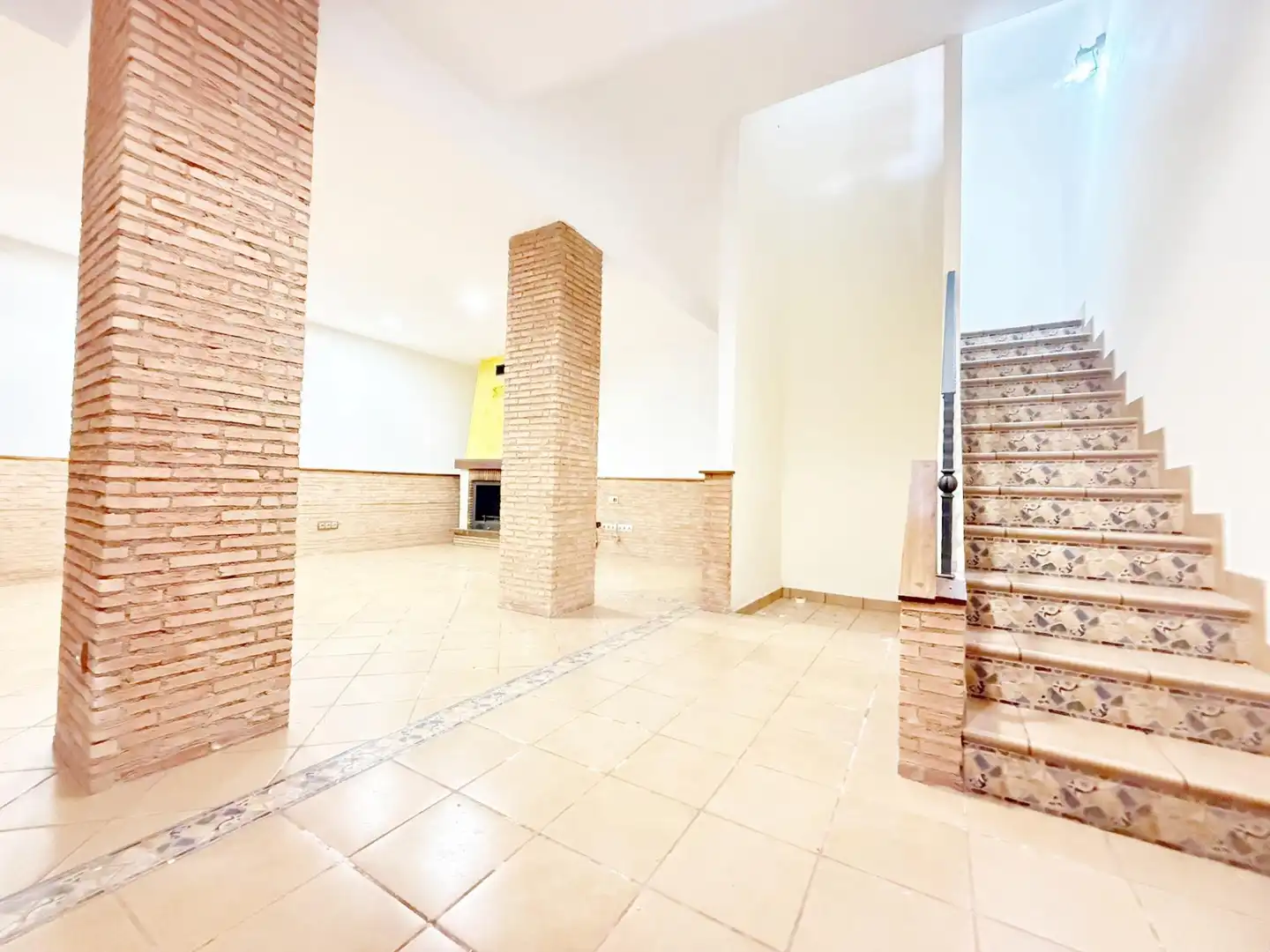 Casa adosada en venta en Almería con Terraza, Trastero y Balcón