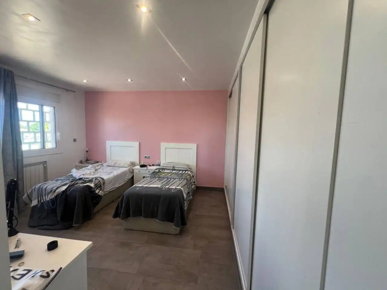 Dormitori de Casa o xalet en venda en Alicante / Alacant amb Aire condicionat, Calefacció i Jardí privat