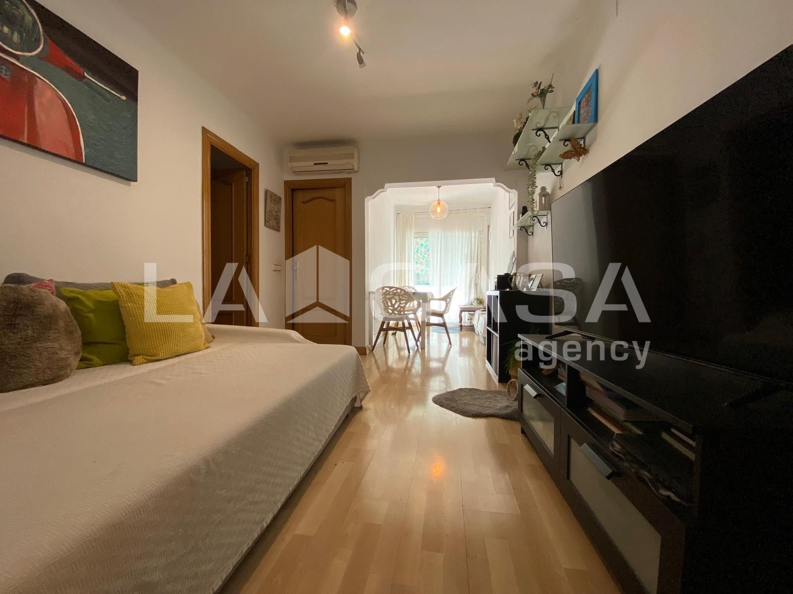 Sala d'estar de Pis en venda en Santa Coloma de Gramenet amb Balcó