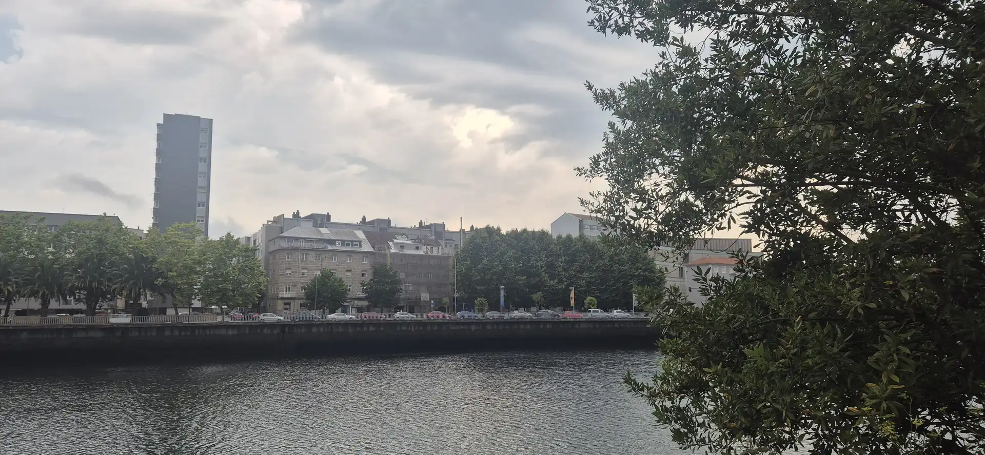 Vista exterior de Àtic en venda en Pontevedra Capital  amb Balcó