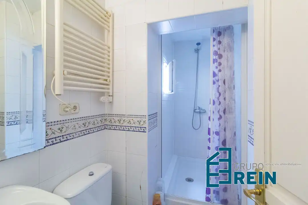 Badezimmer von Wohnung zum Verkauf in Madrid mit Klimaanlage und Heizung