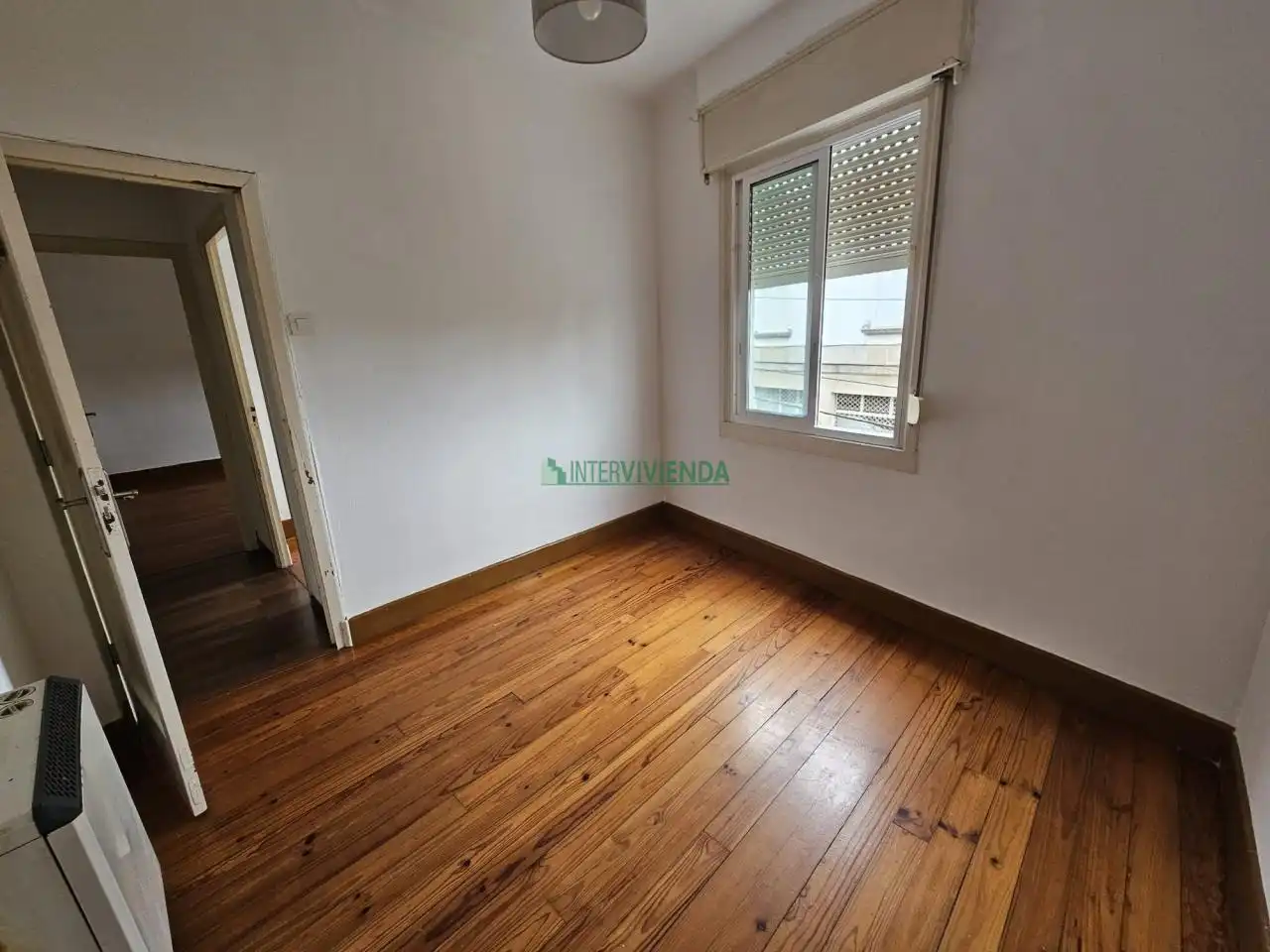 Dormitori de Casa o xalet en venda en Vigo  amb Calefacció, Jardí privat i Parquet