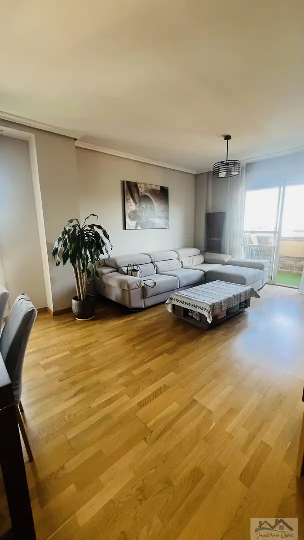 Sala d'estar de Pis en venda en Boadilla del Monte amb Calefacció, Terrassa i Traster