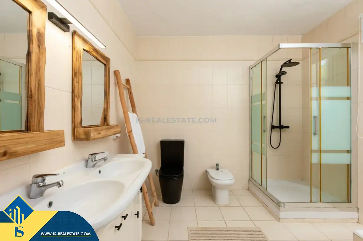Bany de Casa o xalet en venda en Santa Eulària des Riu amb Aire condicionat, Calefacció i Jardí privat