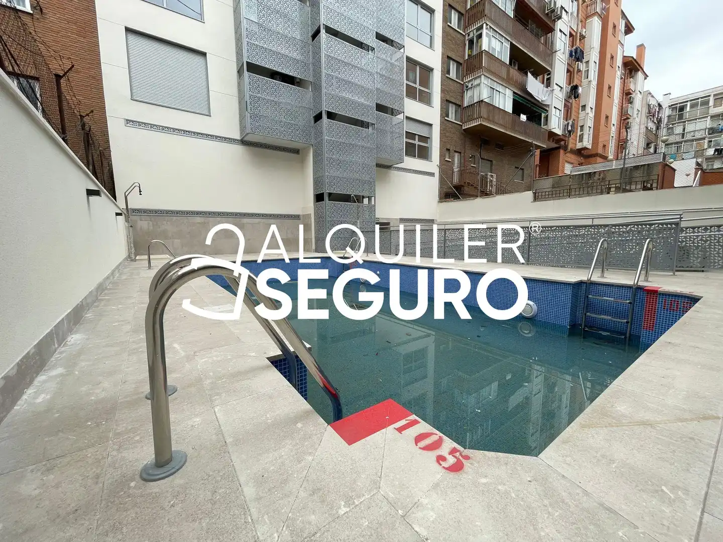 Swimming pool of Flat for rent in Latina