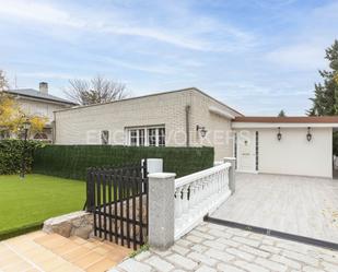 Vista exterior de Casa o xalet de lloguer en Boadilla del Monte amb Aire condicionat, Terrassa i Piscina