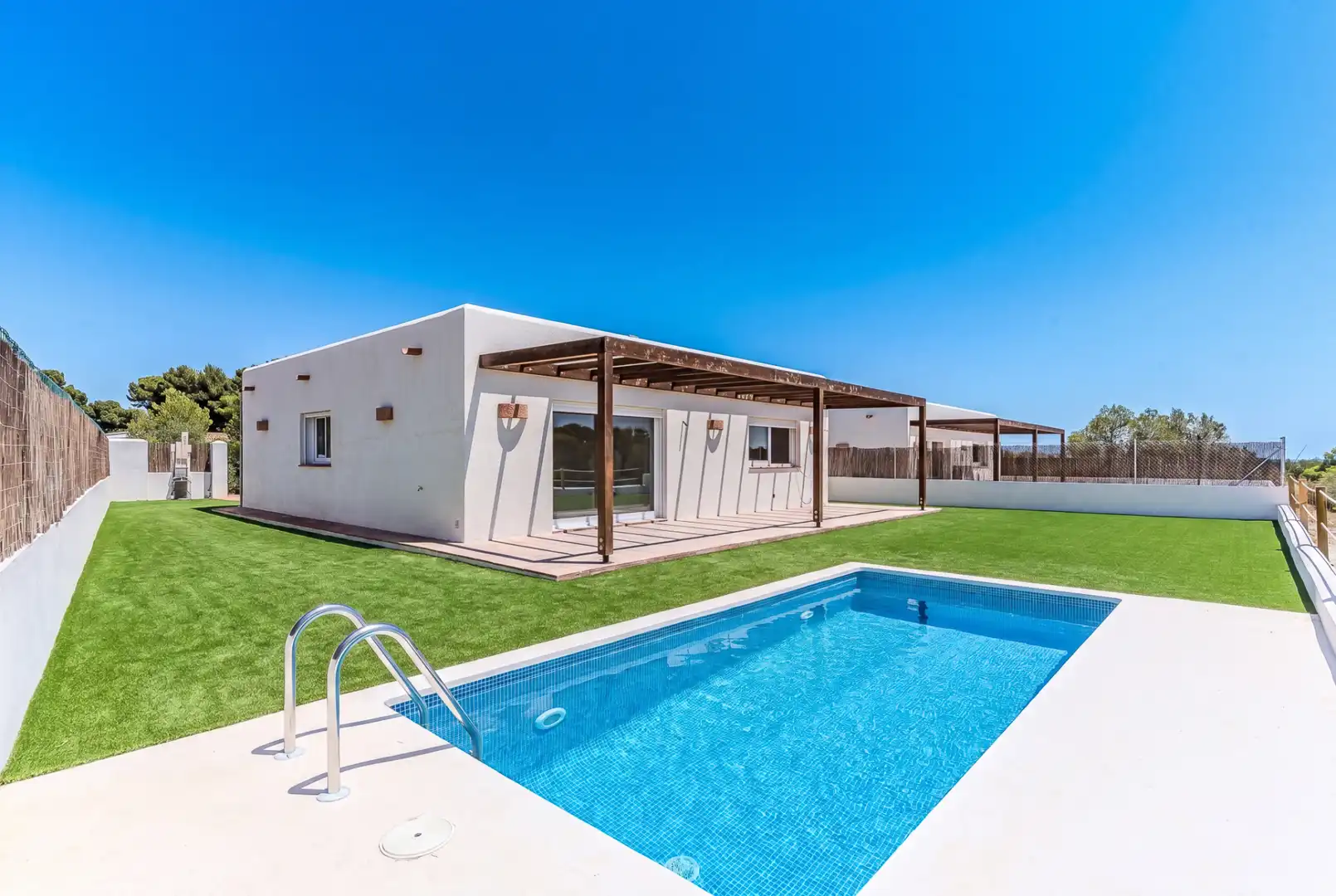 Schwimmbecken von Haus oder Chalet zum Verkauf in L'Ametlla de Mar  mit Klimaanlage, Heizung und Privatgarten