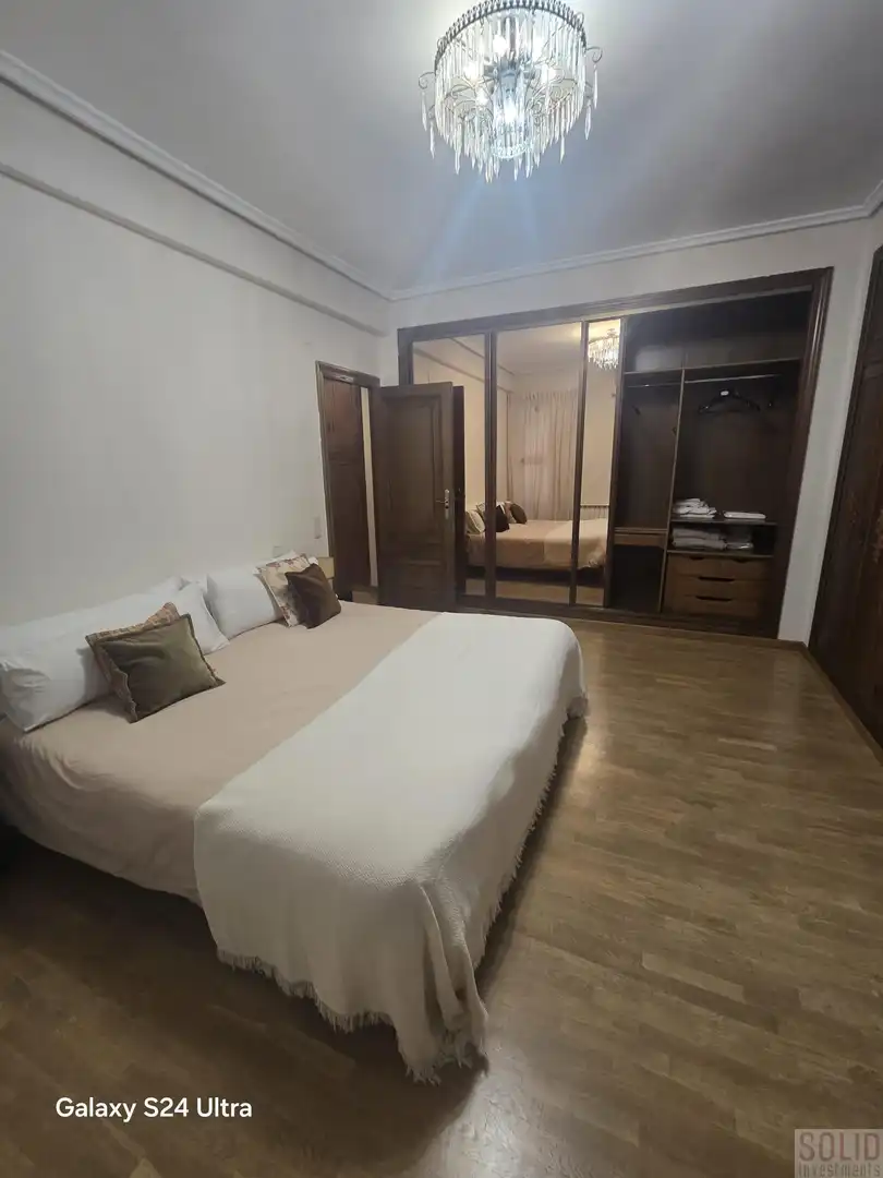 Bedroom of Flat for rent in Valencia  with Air Conditioner and Balcony