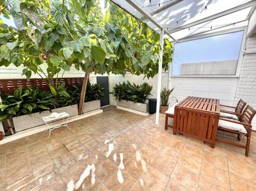 Bungalow amb piscina en venda a Calle Jacinto Benavente 44