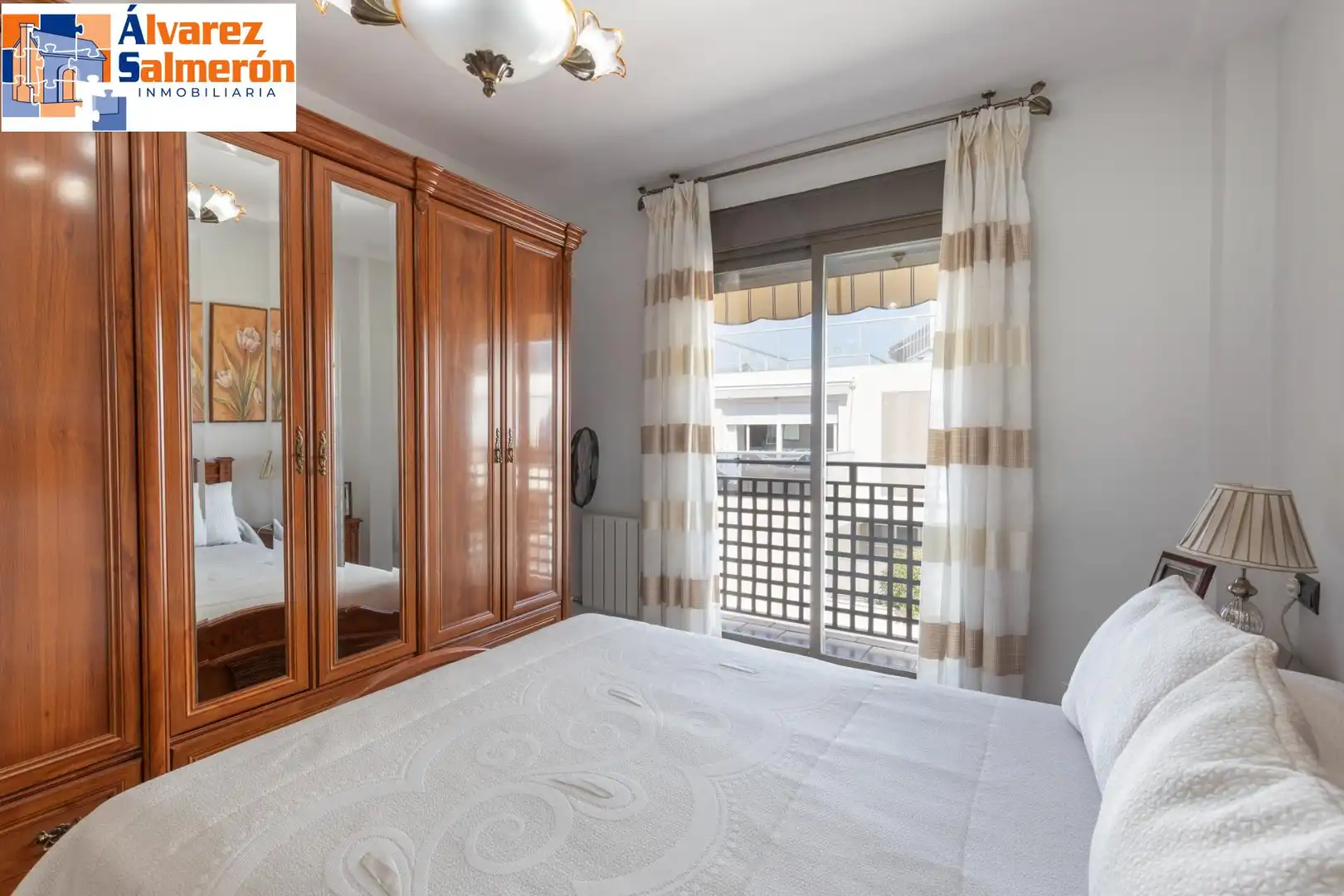 Schlafzimmer von Einfamilien-Reihenhaus zum Verkauf in Armilla mit Heizung