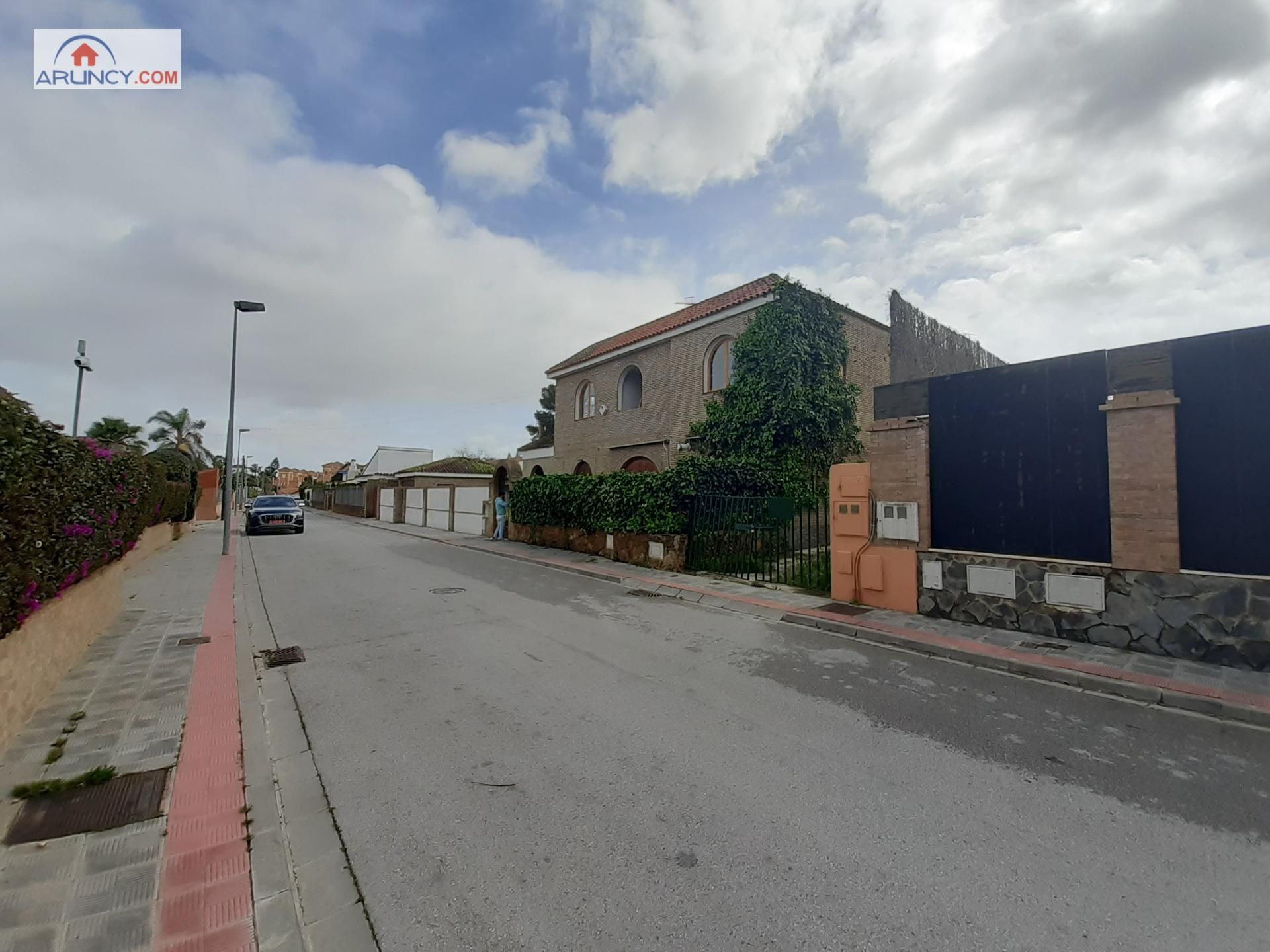 Exterior view of House or chalet for sale in Dos Hermanas  with Private garden, Storage room and Swimming Pool