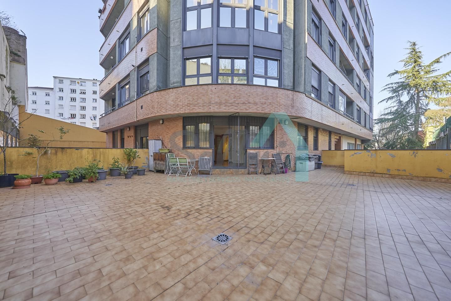 Vista exterior de Planta baixa en venda en Oviedo  amb Calefacció, Parquet i Terrassa