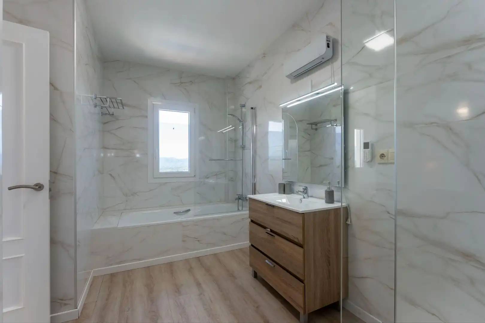 Bathroom of Houses for sale in Coín  with Swimming Pool