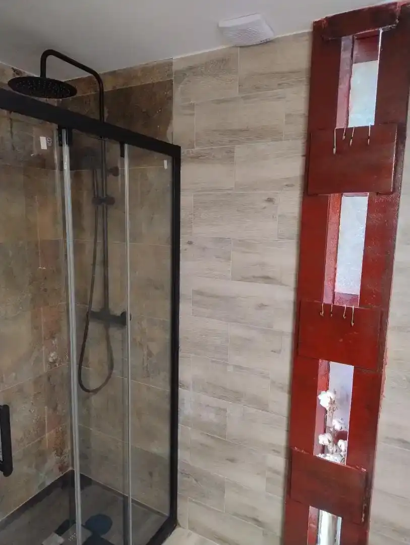 Bany de Apartament de lloguer en Sevilla amb Aire condicionat, Moblat i Microones