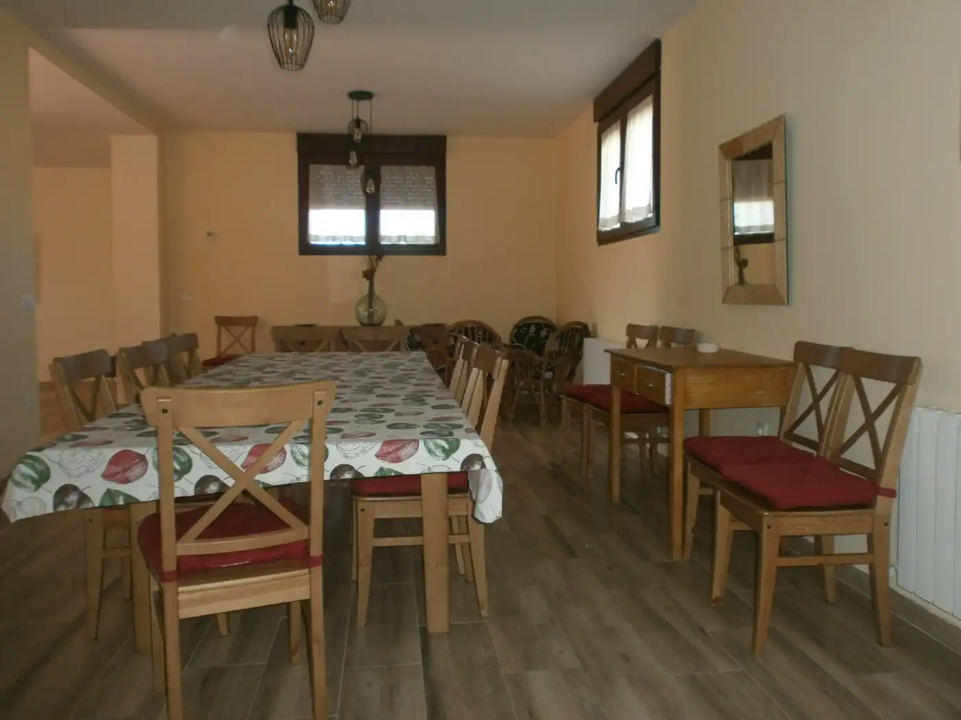 Menjador de Casa o xalet en venda en Lastras del Pozo amb Calefacció, Jardí privat i Terrassa