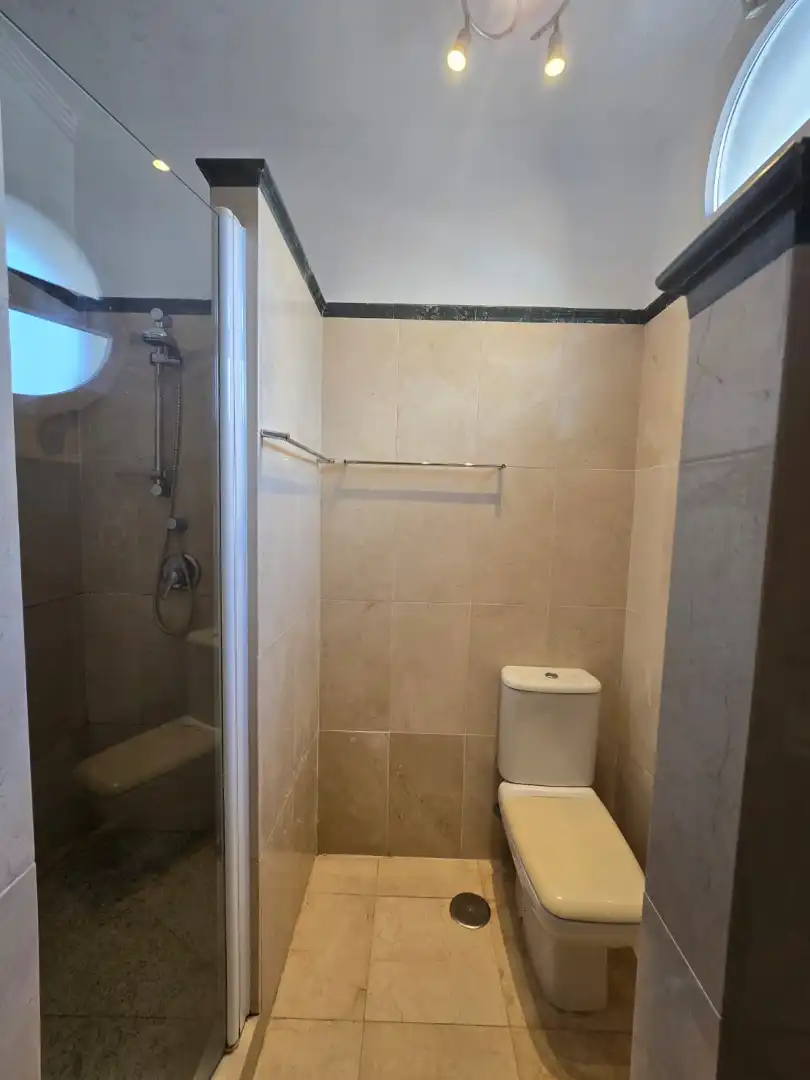 Baño de Casa adosada en venta en Marbella con Aire acondicionado, Jardín privado y Domótica