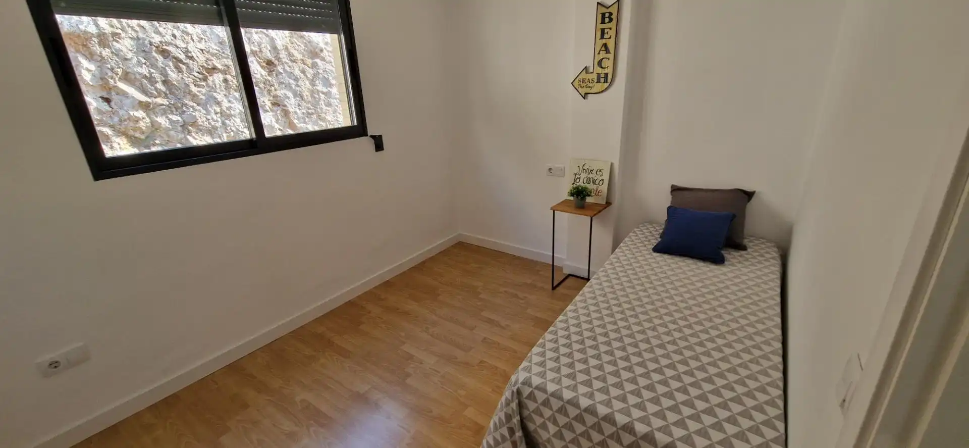 Schlafzimmer von Einfamilien-Reihenhaus zum Verkauf in Cullera mit Klimaanlage, Privatgarten und Terrasse