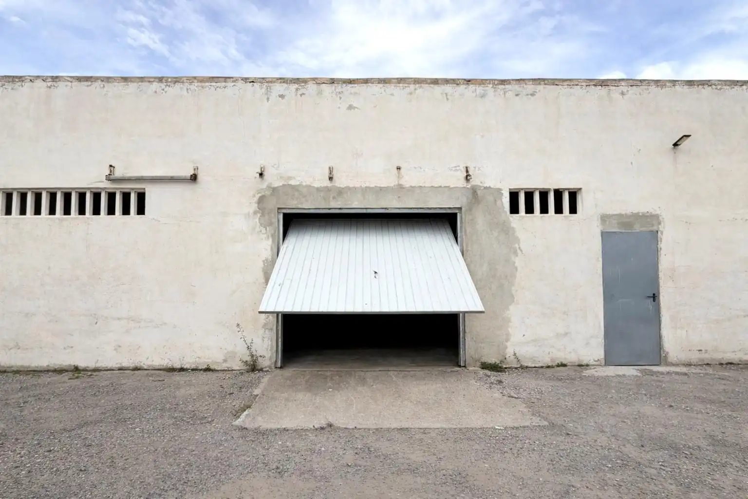Außenansicht von Fabrikhallen zum Verkauf in Sagunto / Sagunt